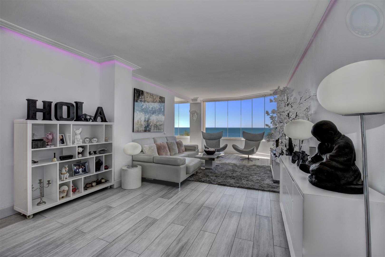 Beachfront luxury apartment for sale in Tres caravelas Benalmadena Costa lounge
