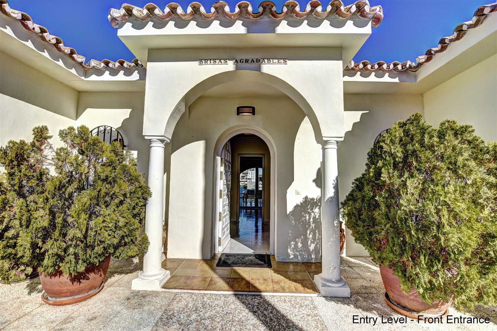 Villa for Sale in Torrequebrada - Entrance
