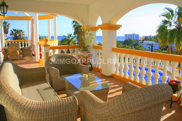 Villa for sale in Torrequebrada with sea views from terrace