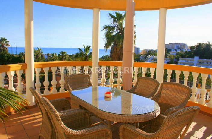 Villa for sale in Torrequebrada with terrace
